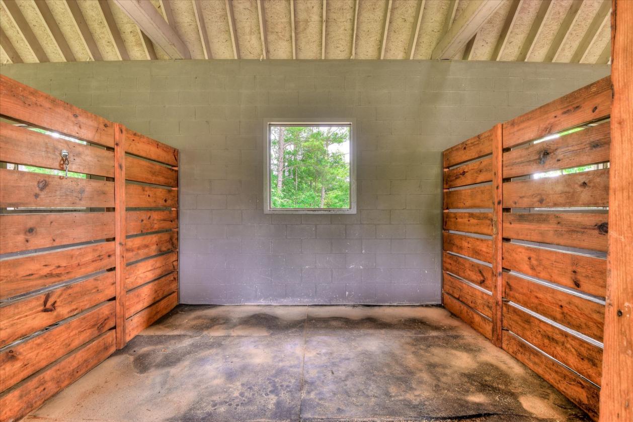 Exceptional 8 stall huntbox - photo 15