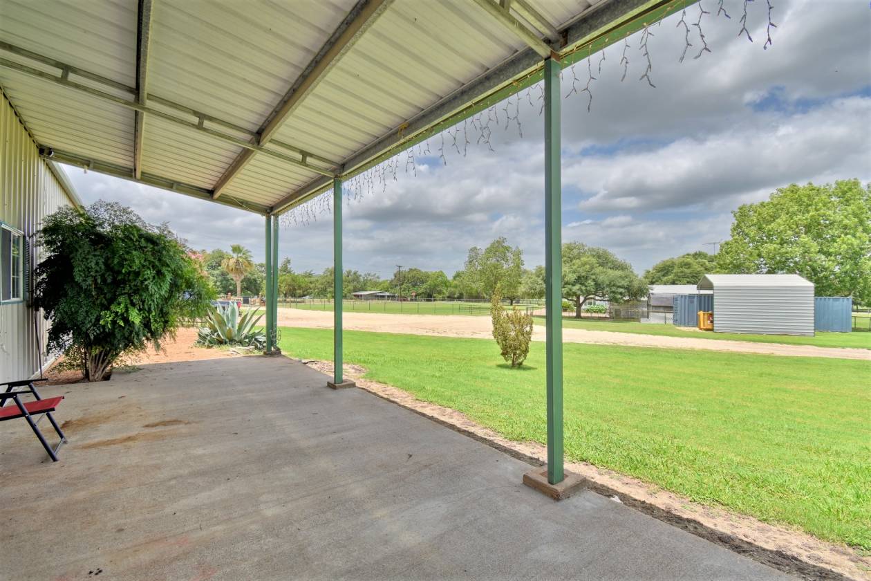 The Price Equine Ranch Horse Training Facility +/... Brenham