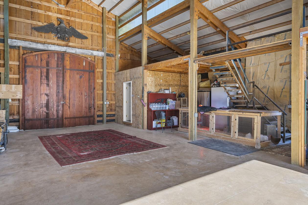 Custom Home, 20 acres, RV Shop, ADU - photo 24