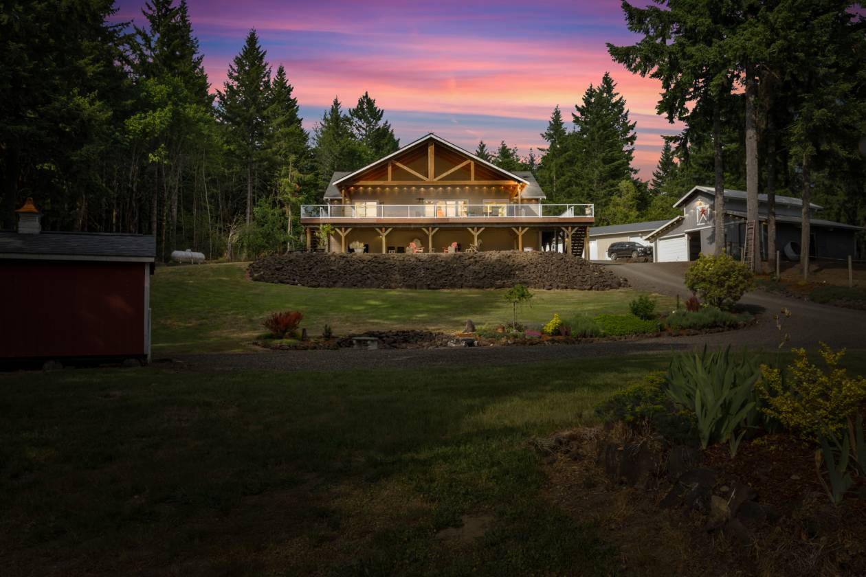 Luxury equestrian 9 acre estate w 3 stall barn Orting, Pierce County, Washington Horse Ranch
