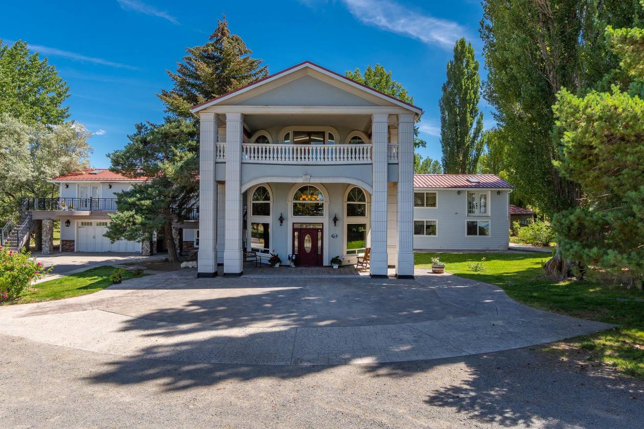 Horse Property for sale.