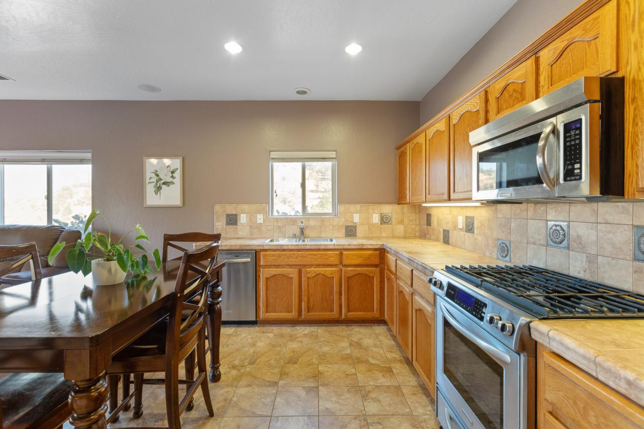 Horse property with gorgeous views! - photo 15