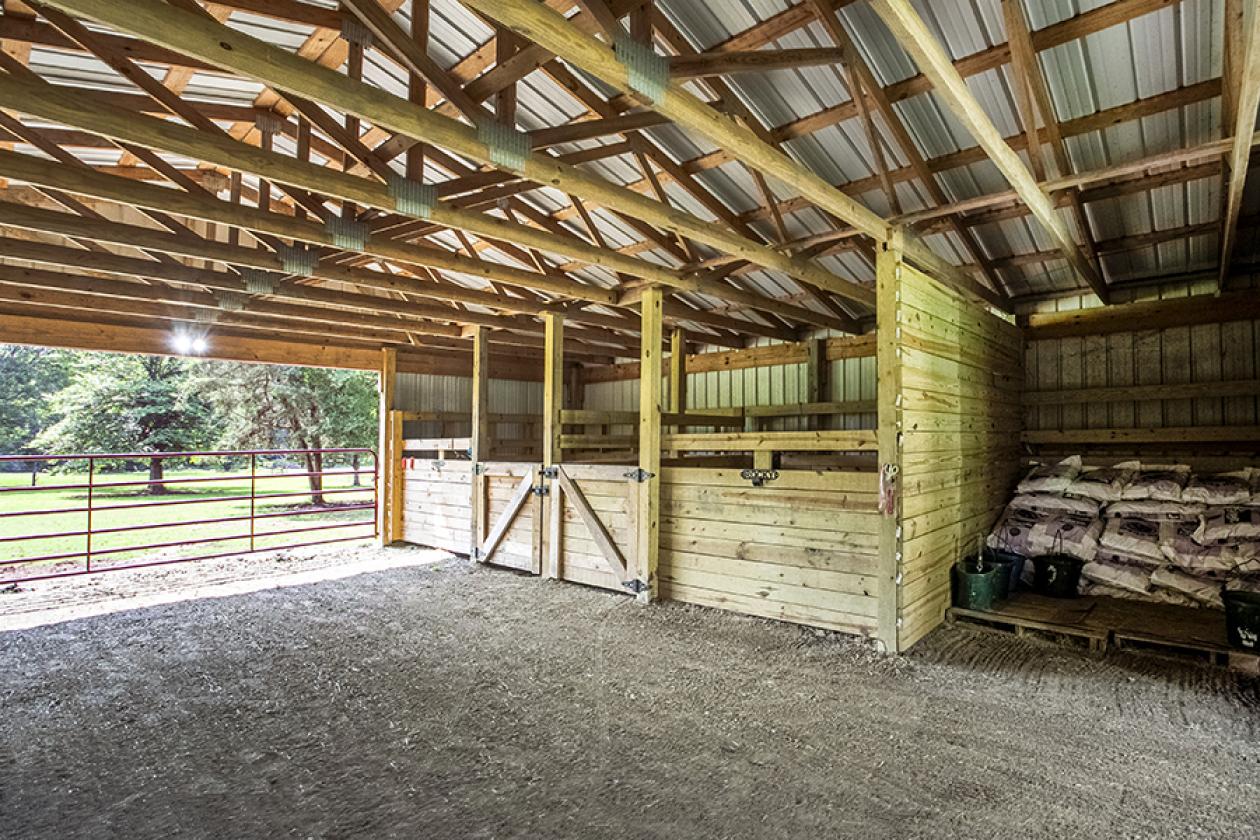Turnkey Horse Farm on 5 acres with barn - photo 18