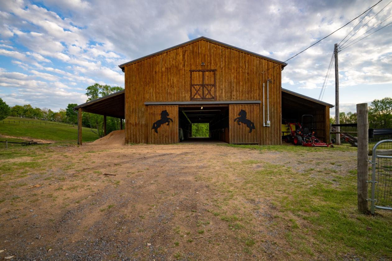 15-Acre Horse Farm, 13 Stalls & Pasture, Turnkey - photo 4