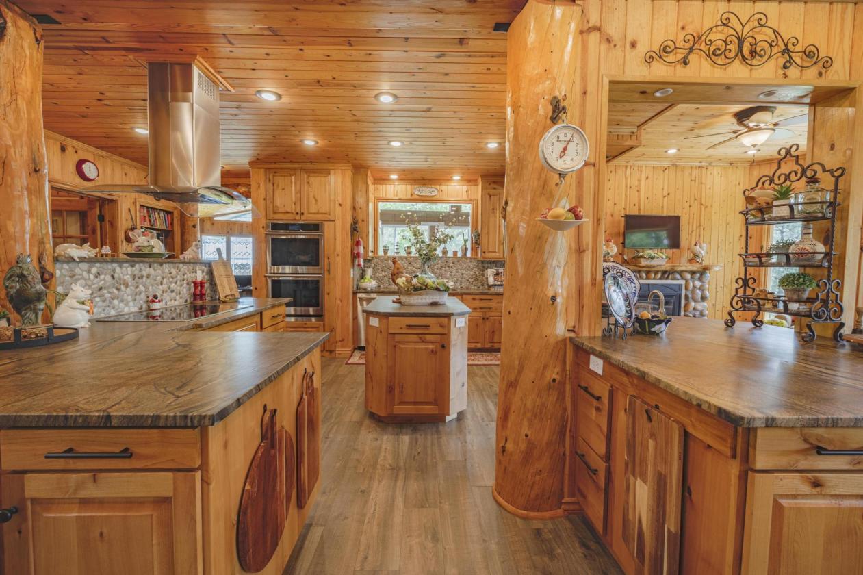 Stunning custom estate, bring your horses! - photo 8