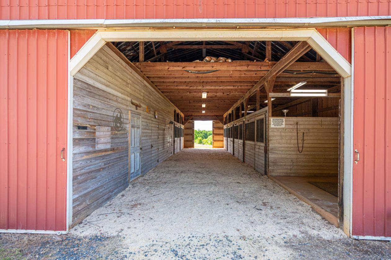 25-acre estate with river frontage and barn - photo 19