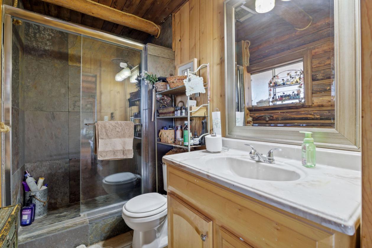 Gorgeous Home,Huge Shop, Perfect Horse Property - photo 15