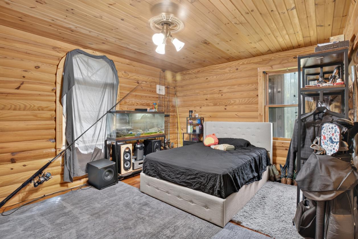 Log Home on 10 acres - Bring your horses! - photo 24