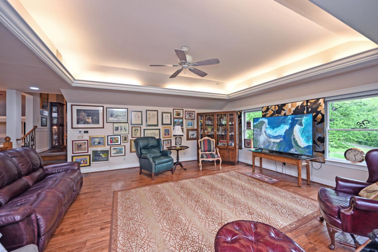 Luxury Equestrian Horse Ranch w/ 6-stall barn! - photo 21