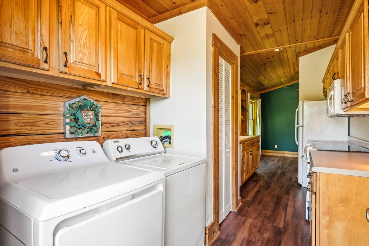 Log cabin nestled on 8.2 picturesque acres - photo 25