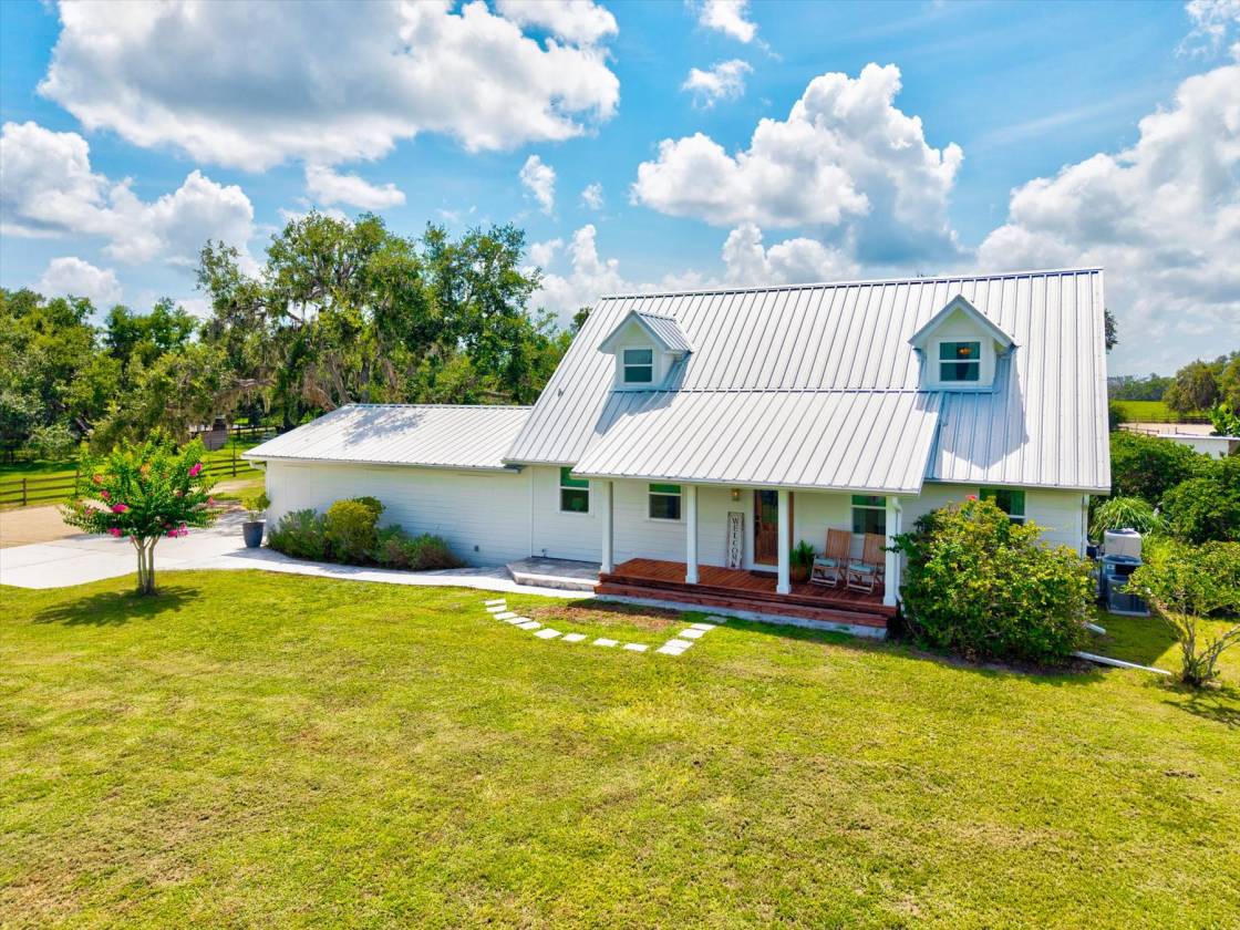 Horse and Hobby Farm on 5.7 Acres - photo 2