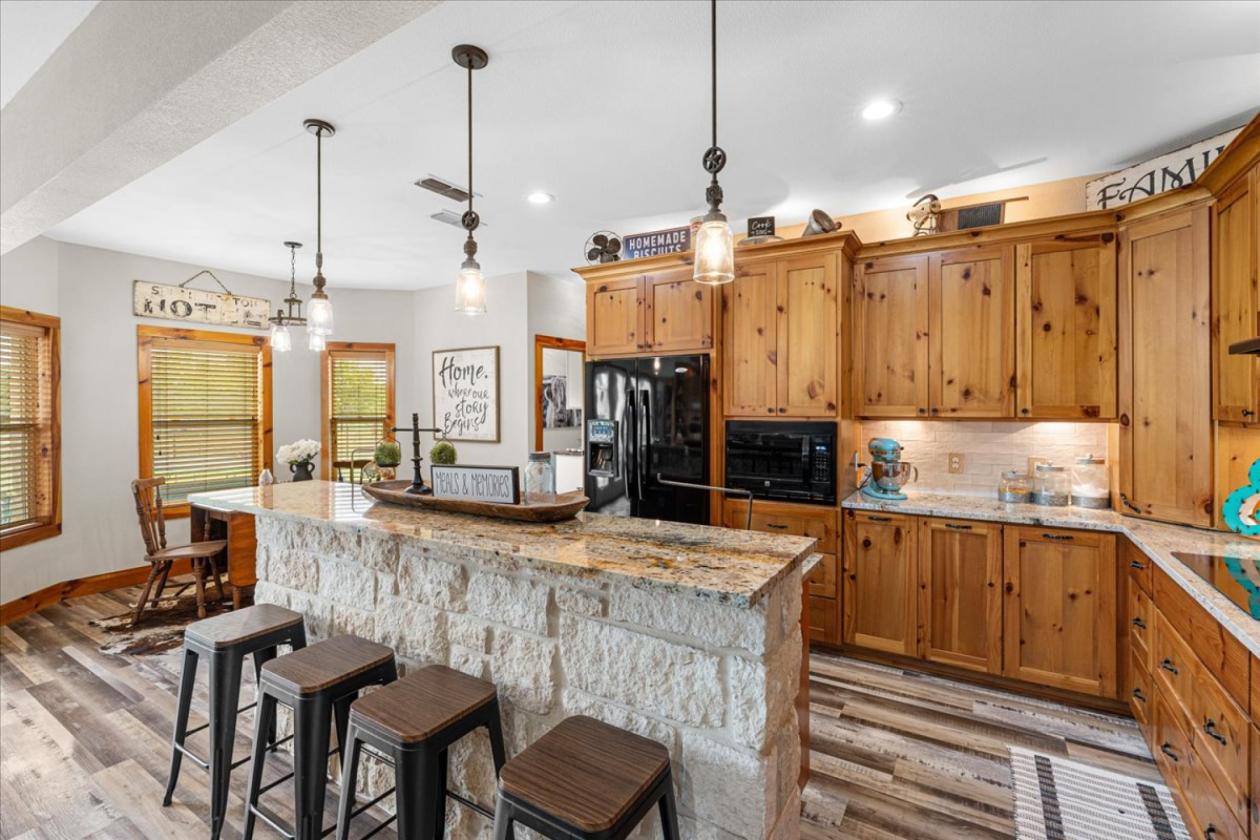 Custom home on 33 Acres! - photo 12