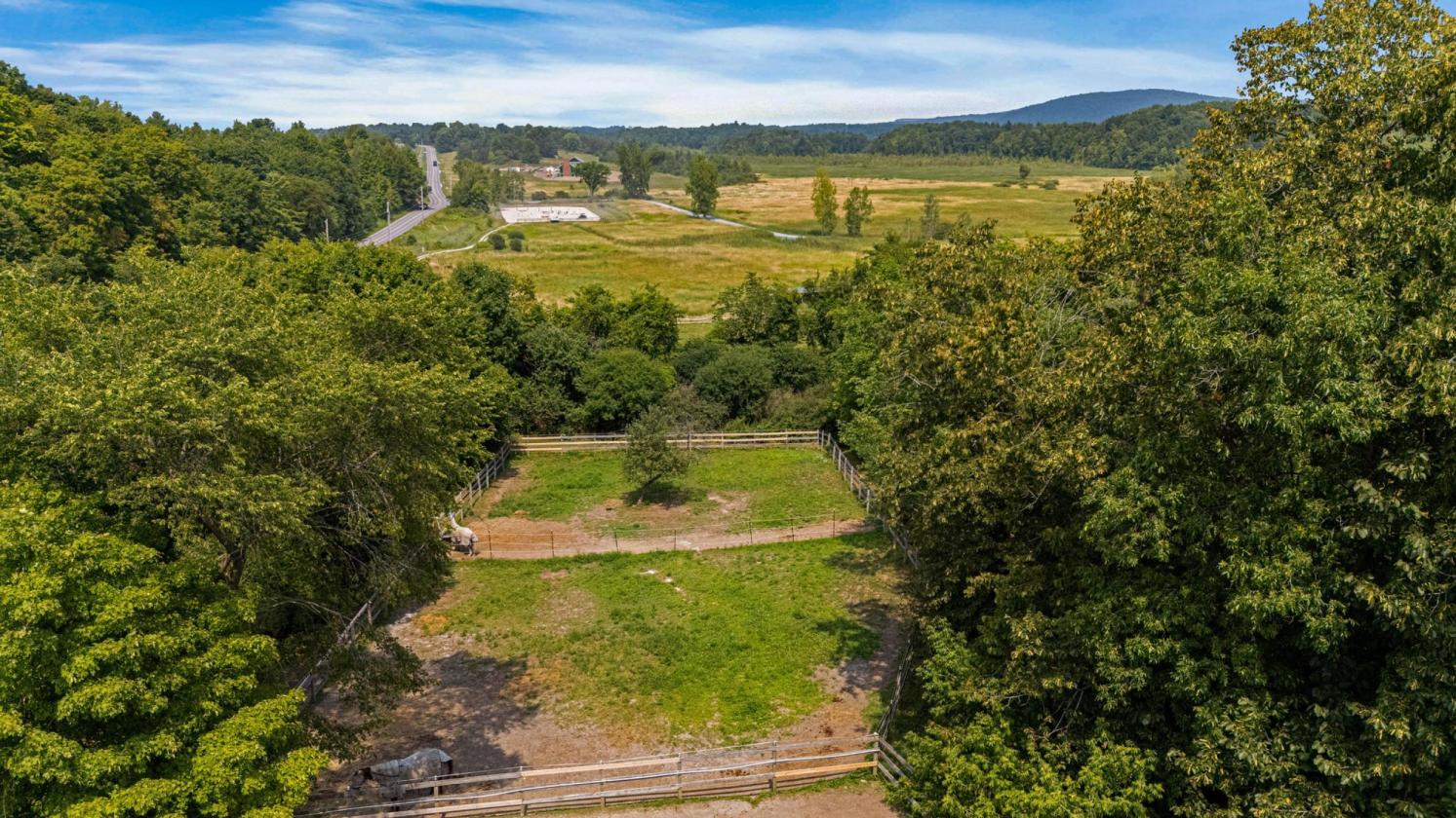 Established Equestrian Facility on 17 Acres - photo 18