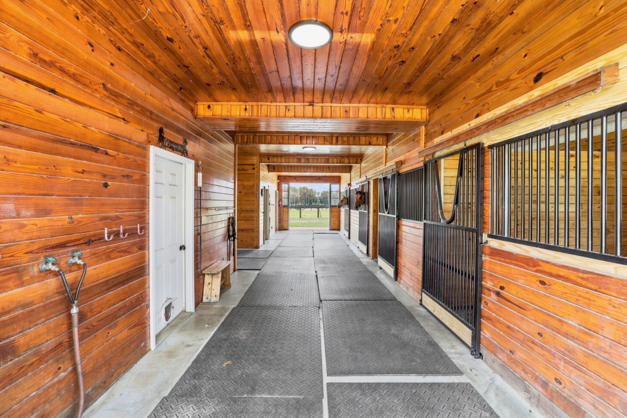 Thoughtfully Designed Luxury Equestrian Estate - photo 3
