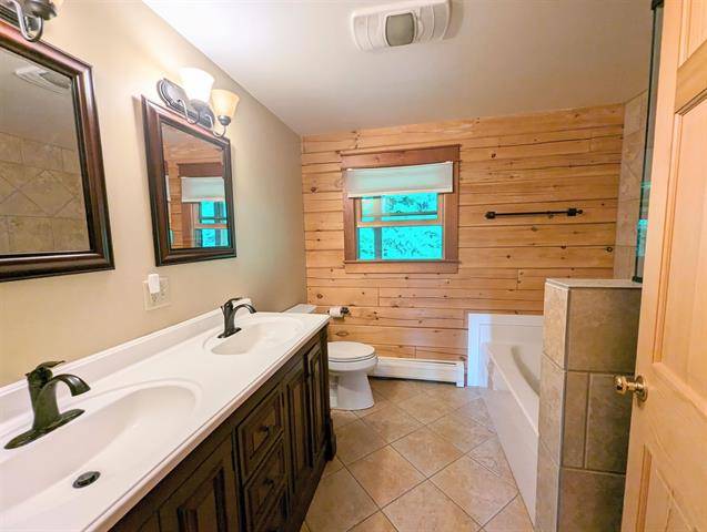 Beautifully crafted log cabin with lake frontage - photo 15