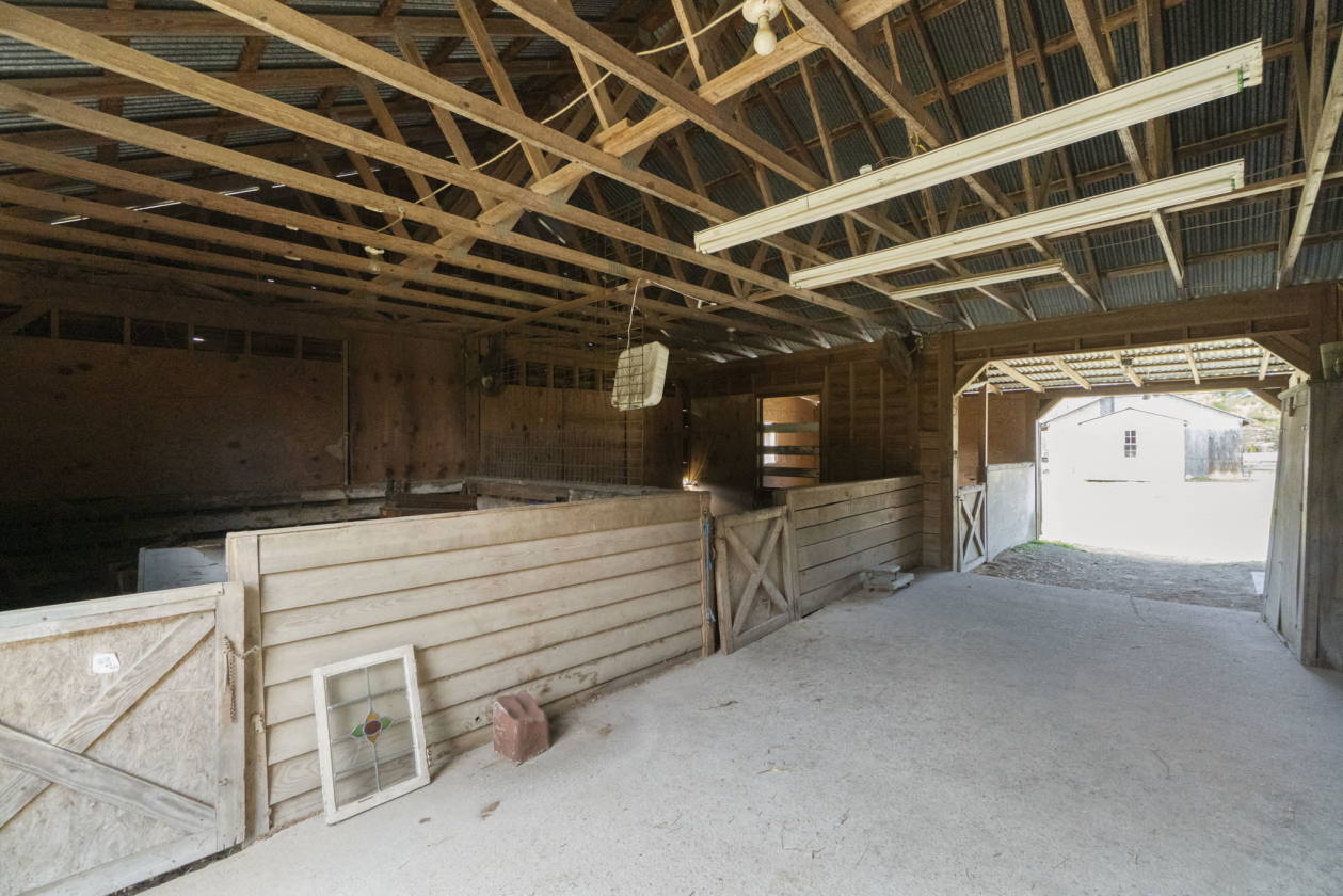 Pre-revoutionary home on a 10-acre horse farm! - photo 26