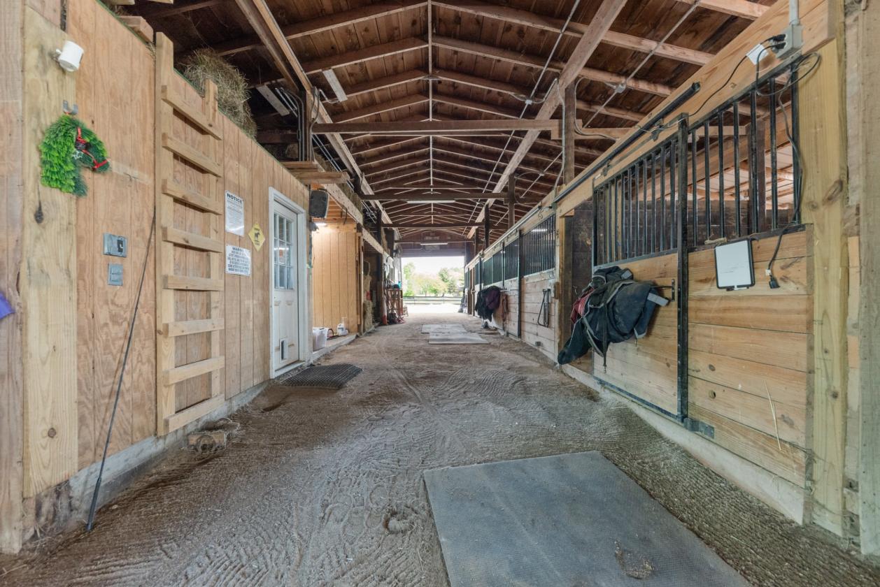 8/28/26 REDUCED - Boarding Farm 30 mins SW of WEC! - photo 11