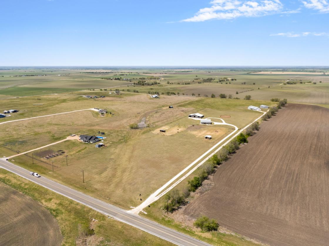 Pristine Equestrian Farm with 10.01 Acres - photo 10