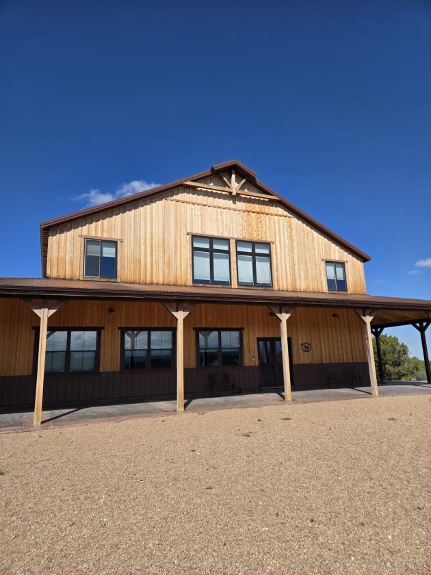 Custom Bardominium Home, New Barn, Indoor Arena! - photo 2