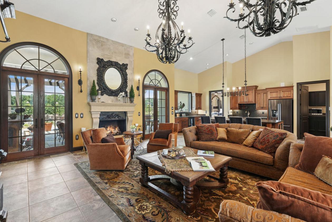LUXURY TURNKEY 28.62-ACRE EQUESTRIAN ESTATE - photo 9