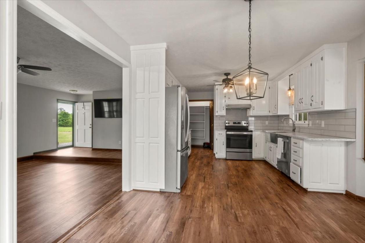 Classic Country Living on 11.5 acres - photo 18