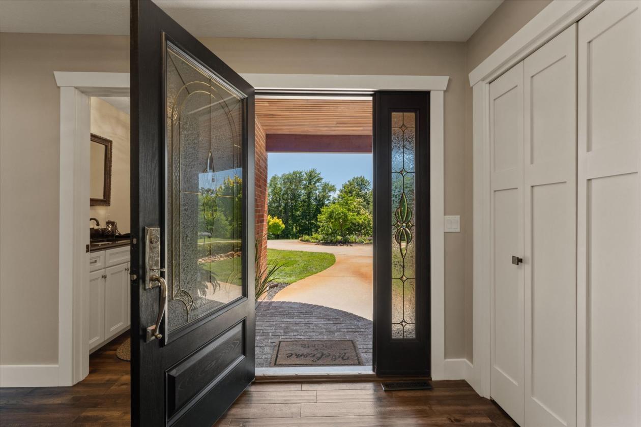 Luxury equestrian living on over 51 acres - photo 3