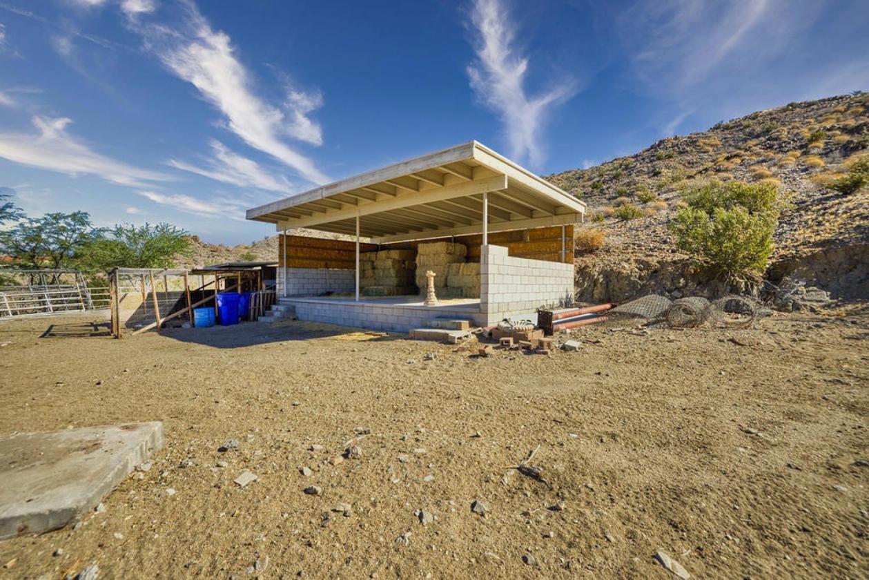 Equestrian Ranch, Two separated homes on 5 acres - photo 24