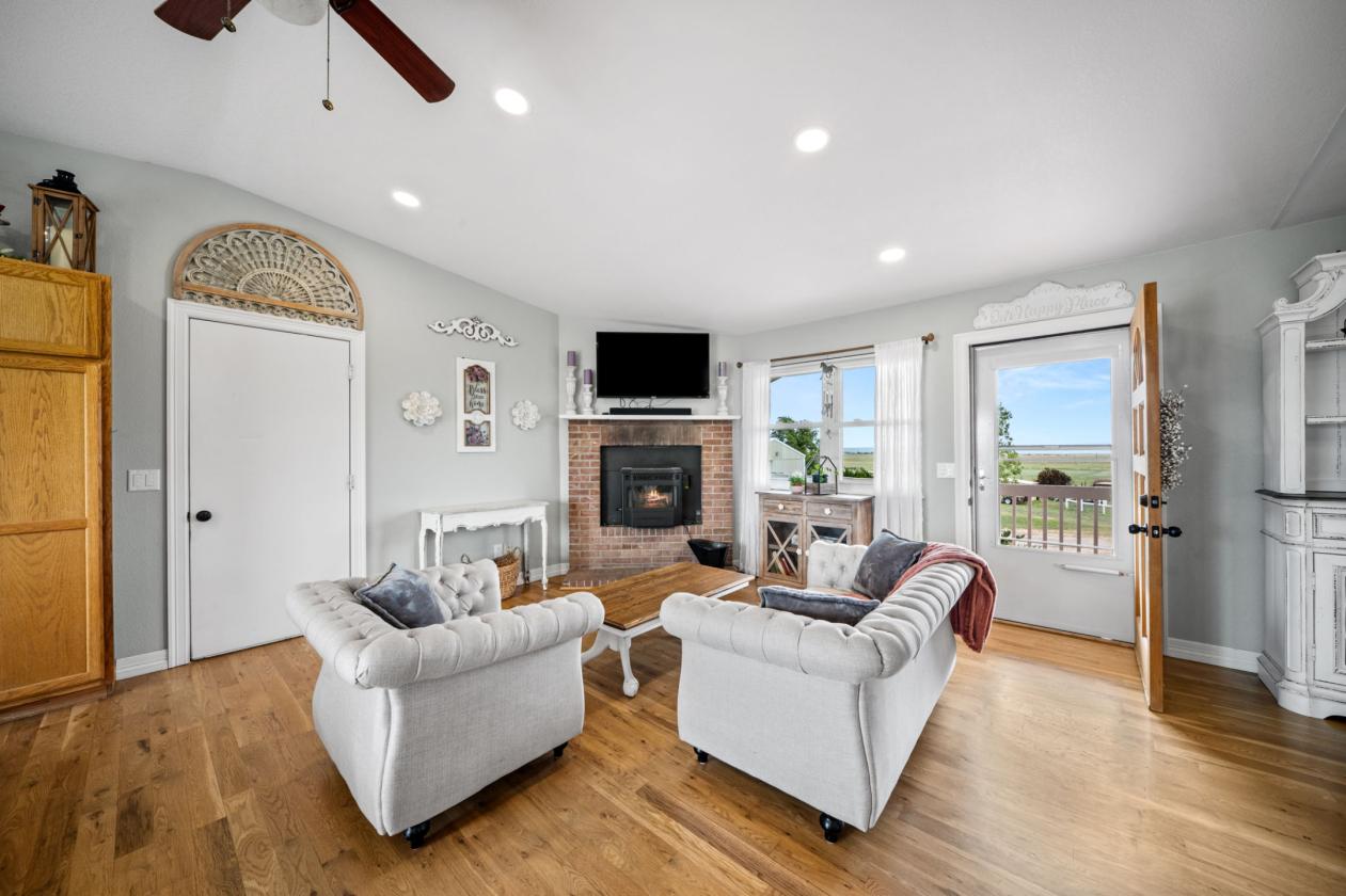 Pikes Peak Views & Horse-Ready Living - photo 3