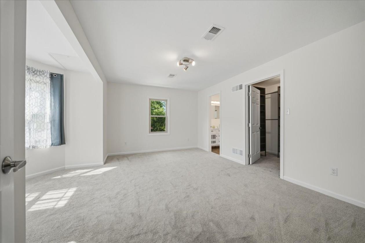 Restored 1880s Victorian Estate on 27 Private Acre - photo 18