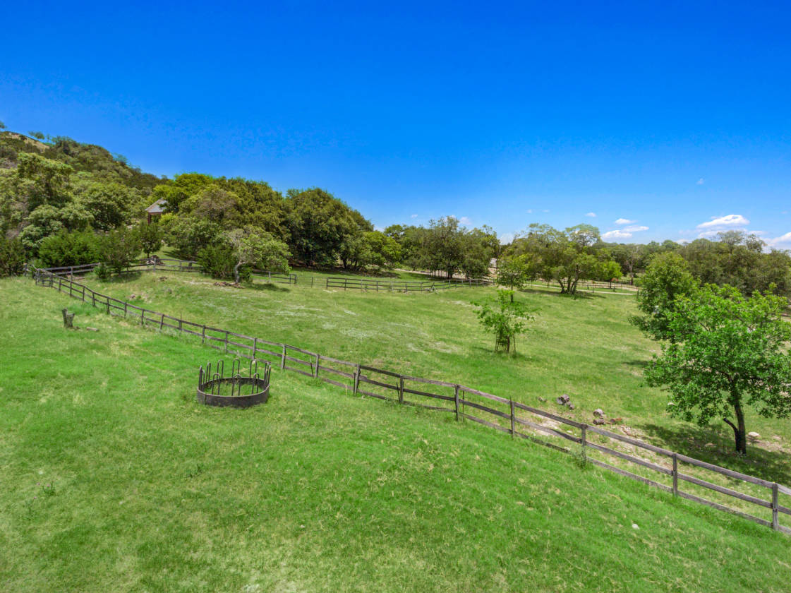 FANTASTIC SALE OF THIS 8.85 ACRE LUXURY HORSE PROPERTY! Boerne