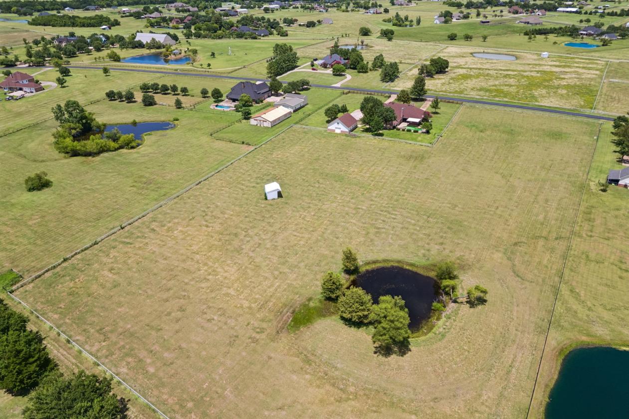 LUXURY MEETS COUNTRY LIFE ON 7.5 PICTURESQUE ACRES - photo 30