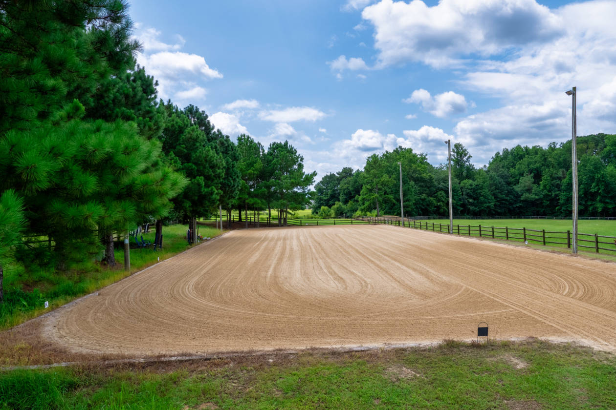 Full service horse farm with so much to offer Carthage, Moore County, North Carolina