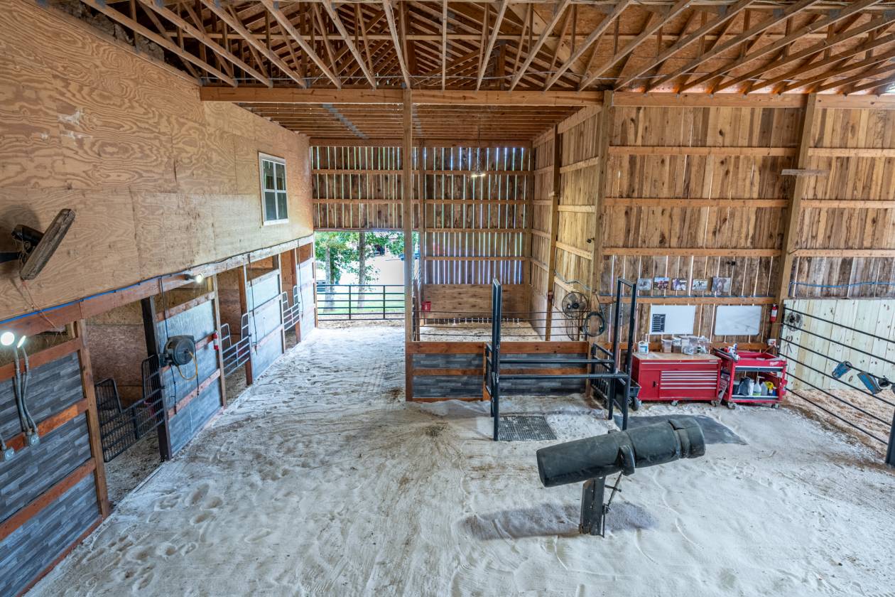 Dream Horse Facility: Custom Home, Arena & More - photo 21