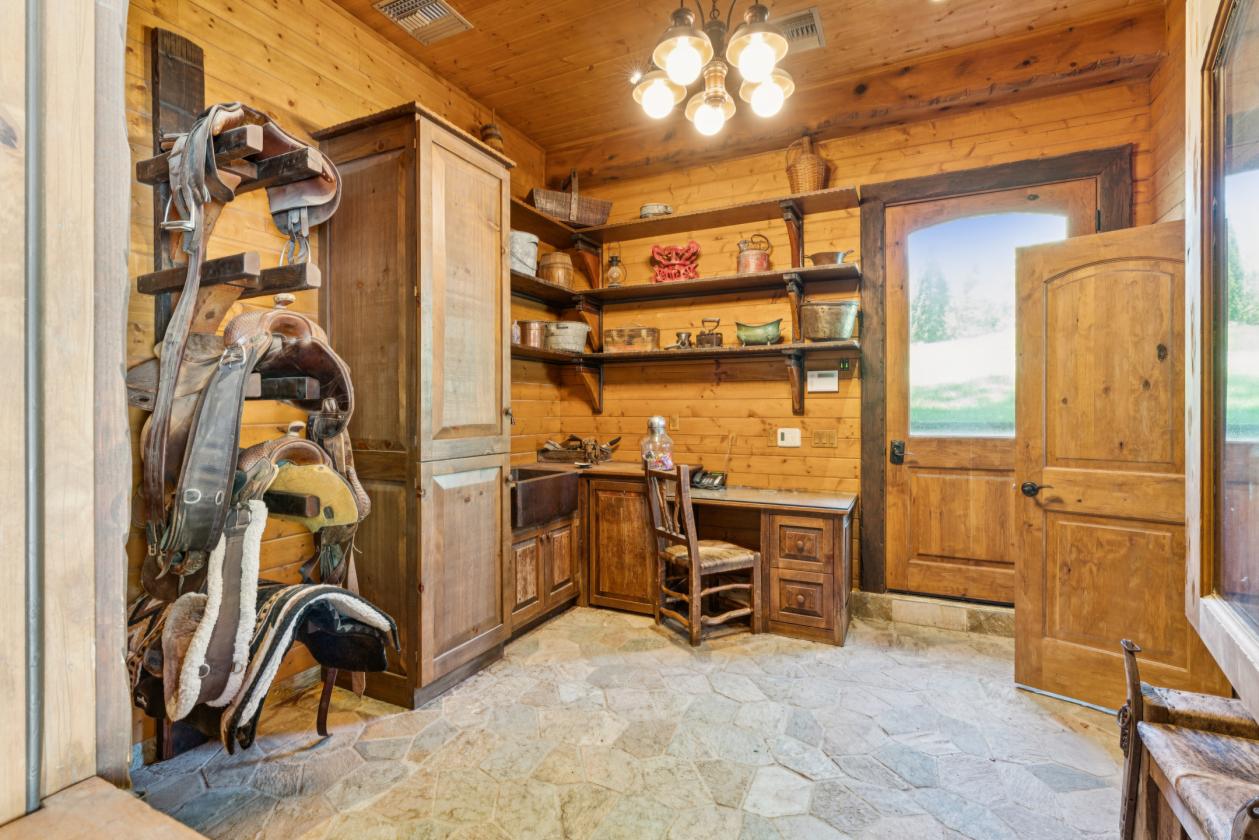 Luxury Equestrian Estate in the Mountains - photo 28