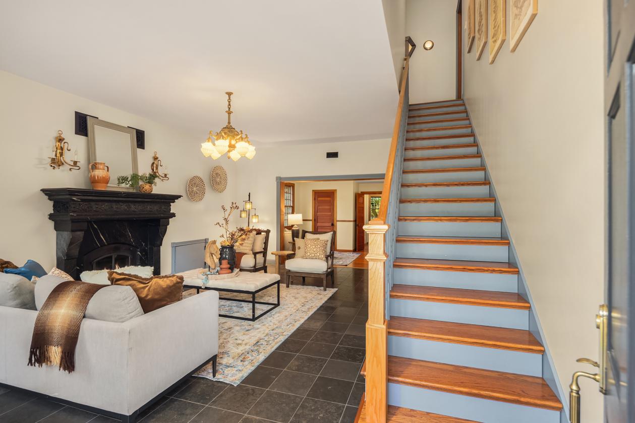 Private 13 Acre Country Estate - photo 15