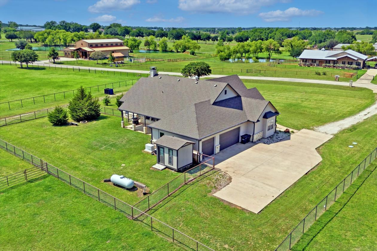 Refined North Texas Ranchette with Home & Barn - photo 5