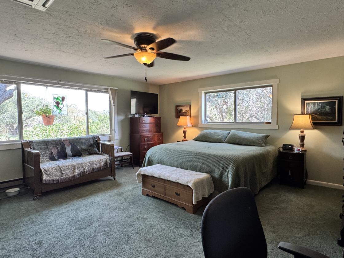 RARE OPPORTUNITY FOR PRIVACY, SPACE & CONVENIENCE - photo 15