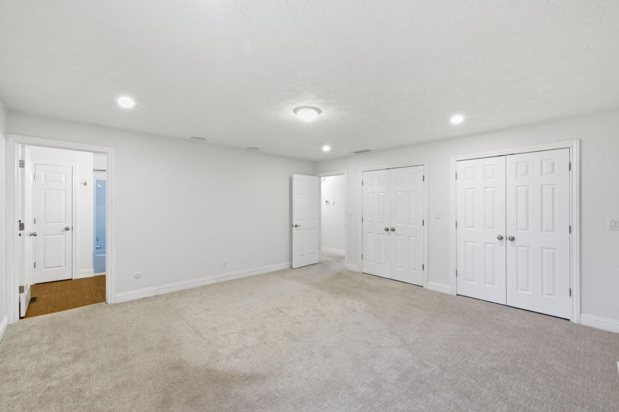 Private horse property with a modern touch! - photo 25