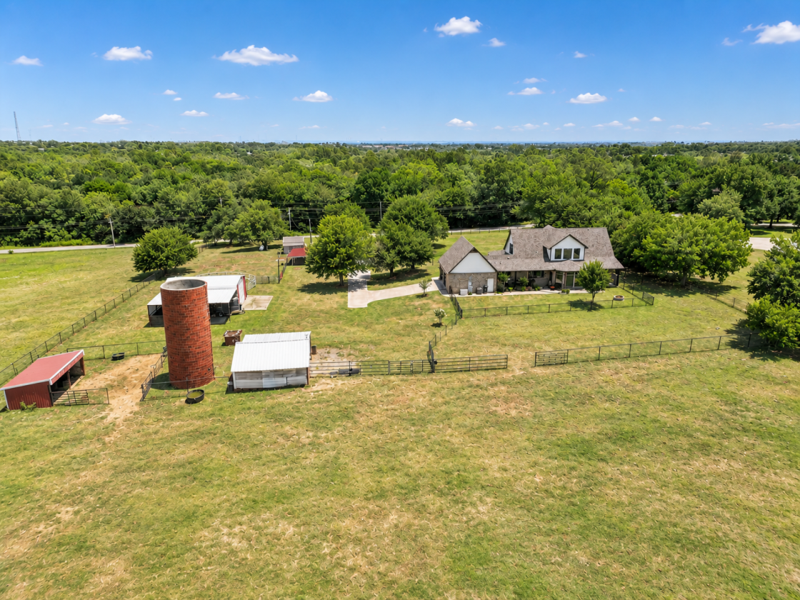 2 Homes 5 Acre Horse Property with Beautiful views - photo 26