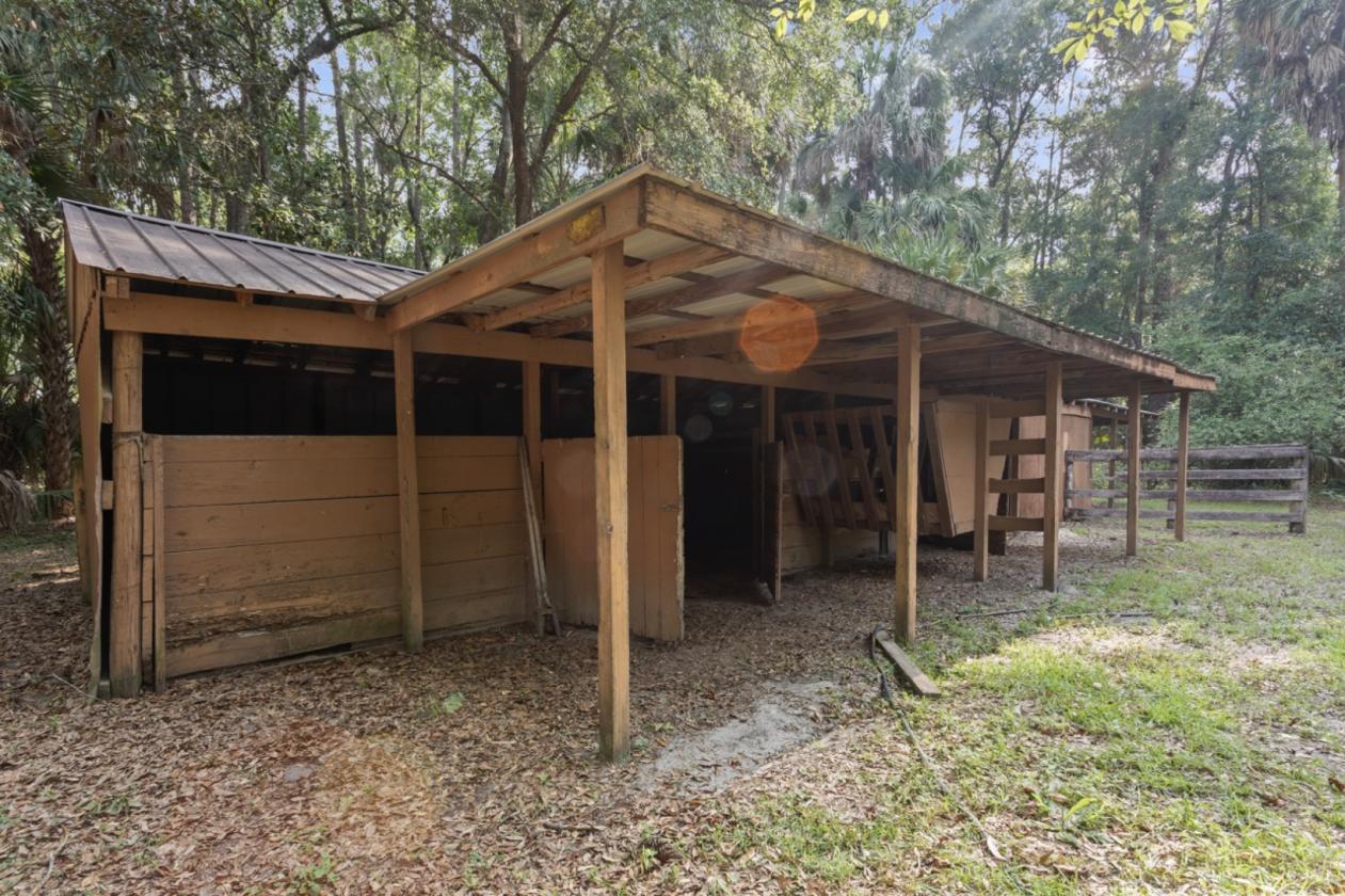 Luxury lake estate with acreage and horse stalls - photo 21