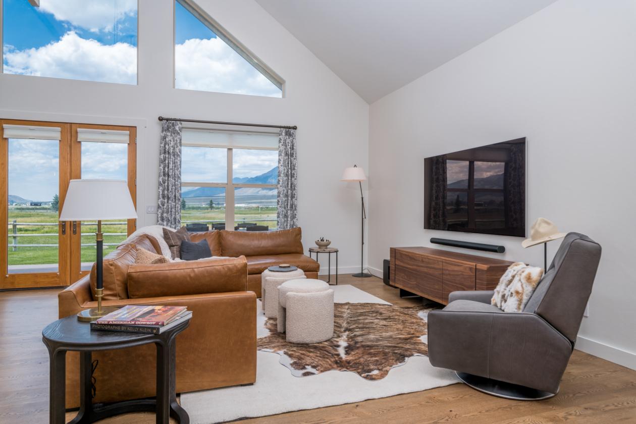 Turnkey Equestrian Estate, Stunning Views - photo 8