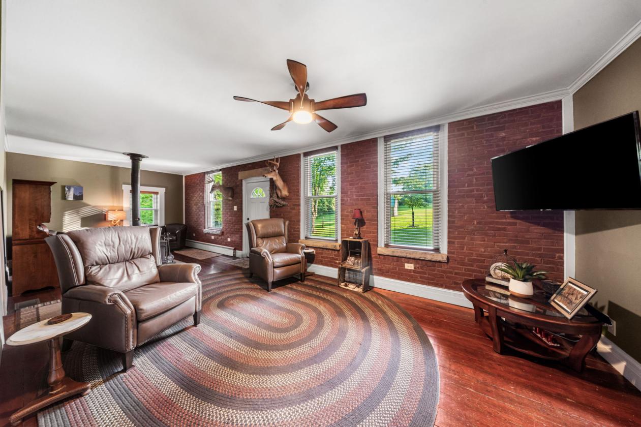 Country Estate on 16+ Acres with Pond! - photo 17