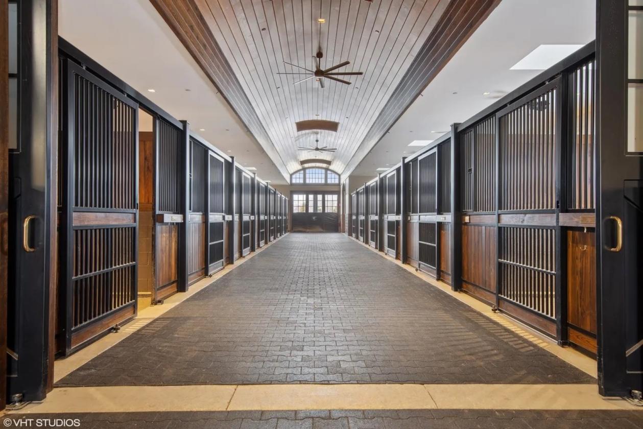 Luxury Equestrian Facility at Its Best - photo 8