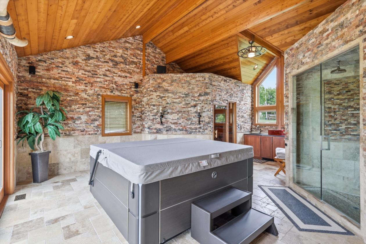 Luxury Equestrian Estate on 125 Acres - photo 21
