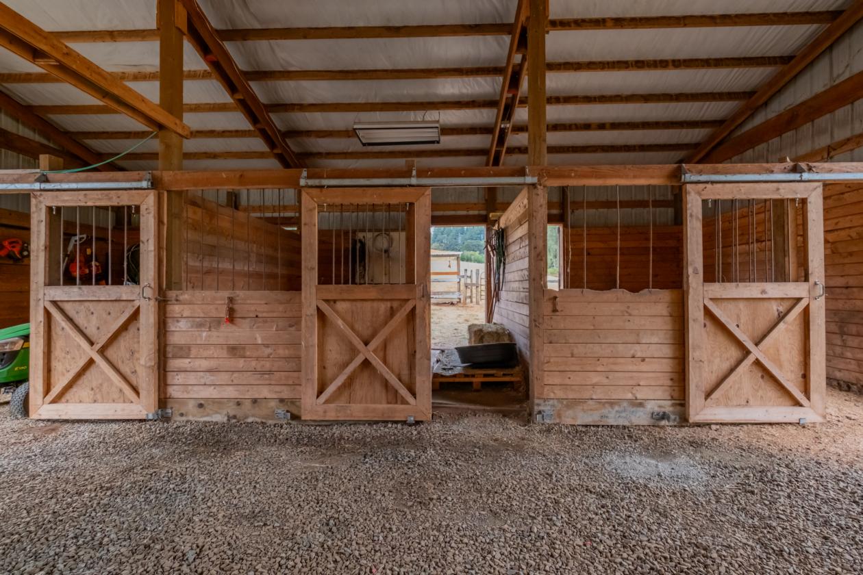 Oregon horse and hobby farm near town - photo 3