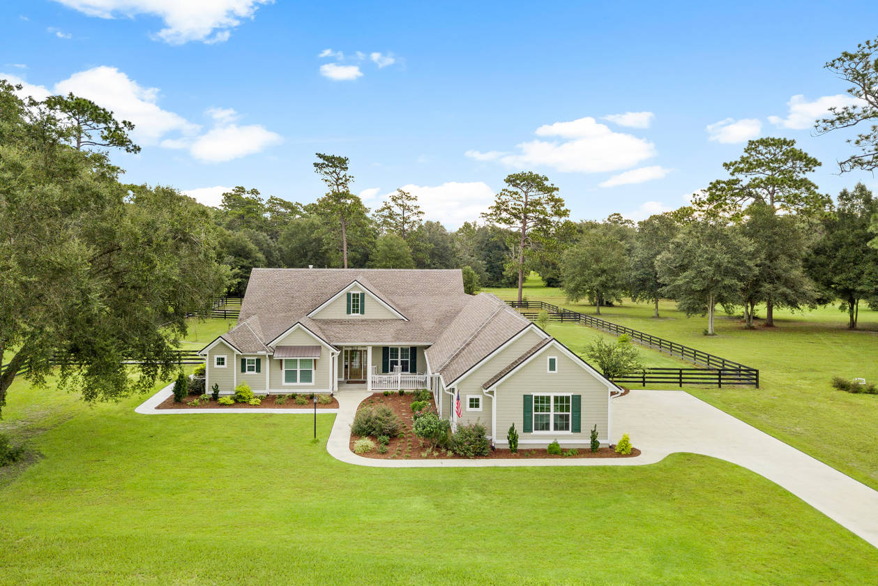 CUSTOM HOME AND BARN IN THE OAKS OF LAKE CITY, A PREMIER EQUESTRIAN