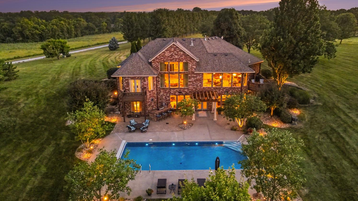 Outstanding Estate Including 20 Acres - photo 3
