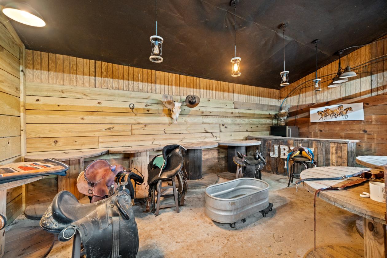 Turnkey Luxury Equestrian Estate - photo 14