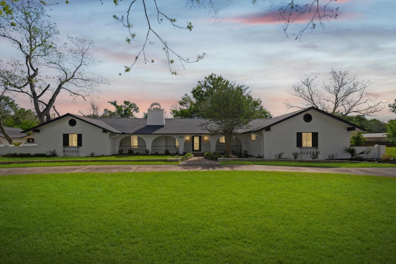 Luxury Home with Horse stables and Land - photo 1