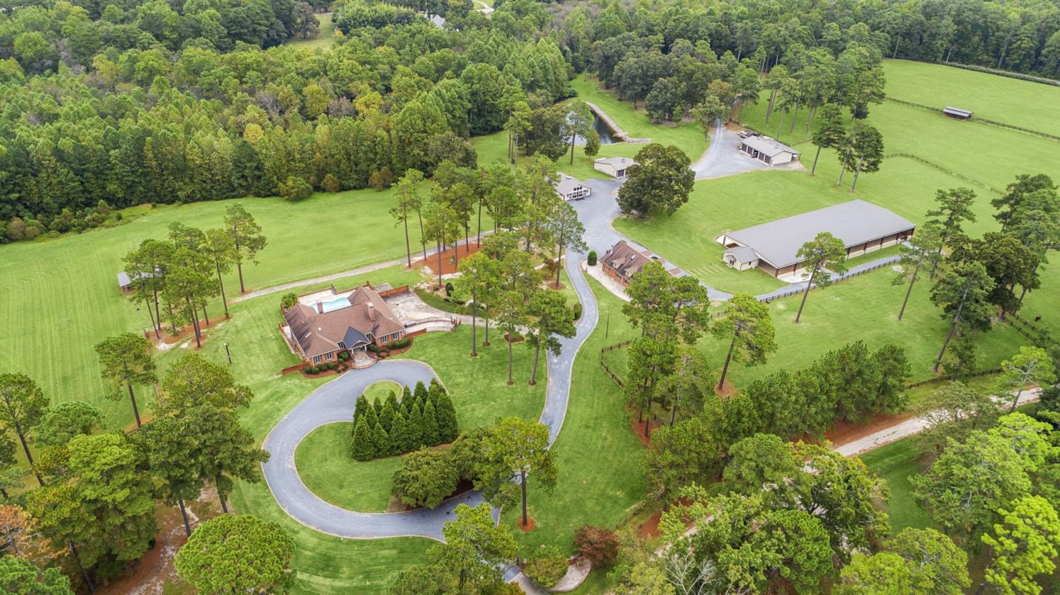 Magnificent 31+ ac equestrian estate - photo 2